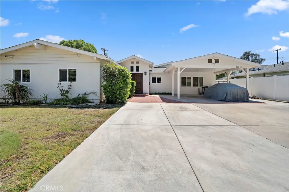 22248 Leadwell Los Angeles, CA 91303