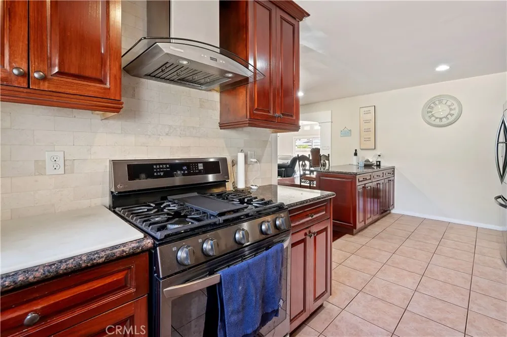 22248 Leadwell Los Angeles, CA 91303