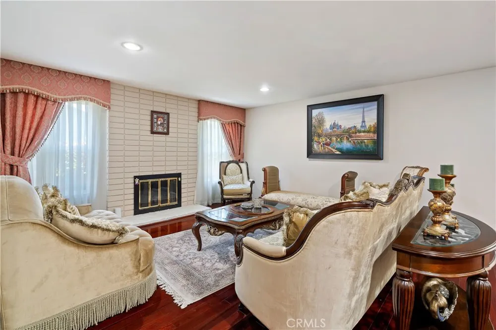 22248 Leadwell Los Angeles, CA 91303