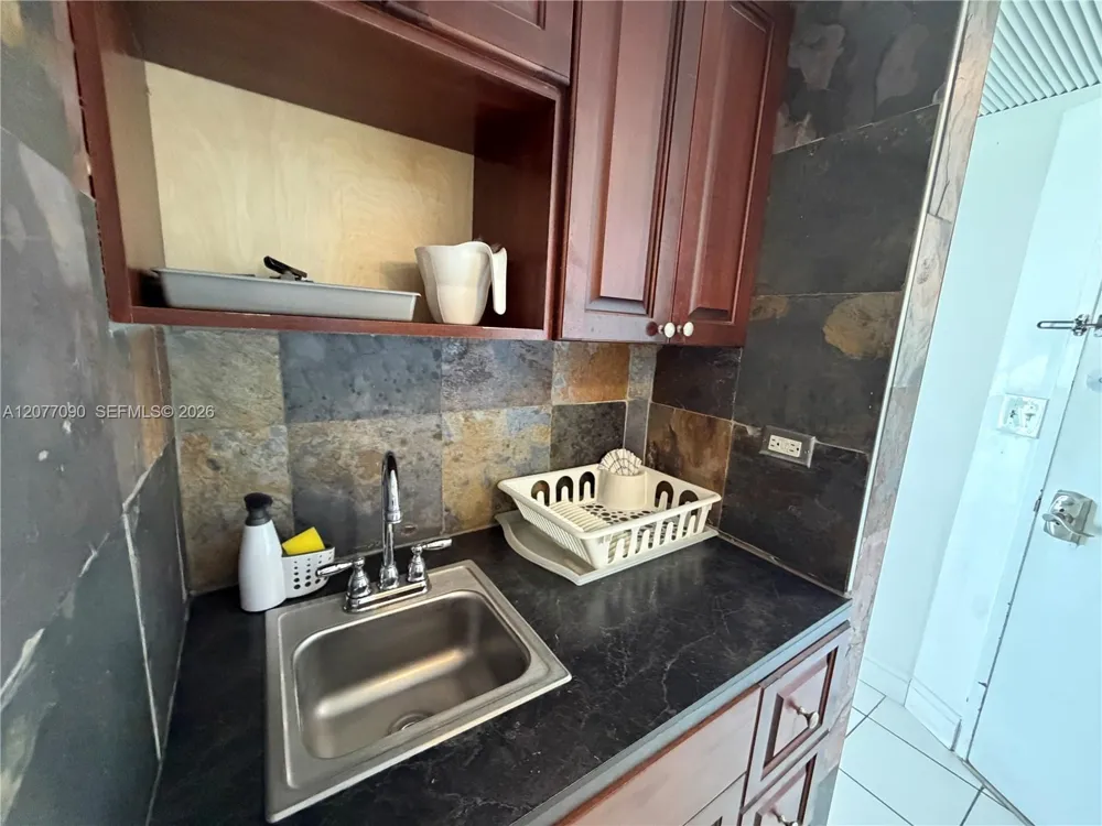 5445 Collins Ave #729 Miami Beach, FL 33140