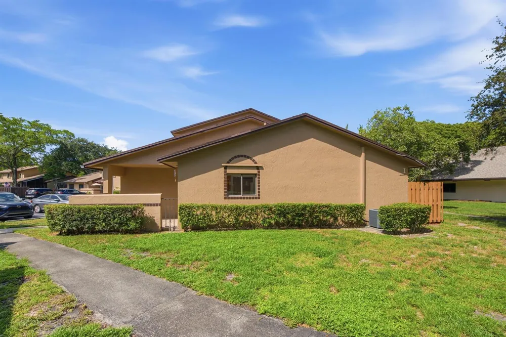 2267 NW 37th Avenue Coconut Creek, FL 33066