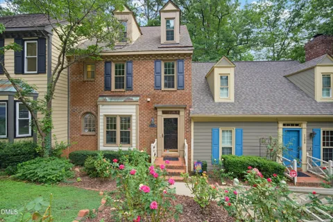 1302 Hampshire Court