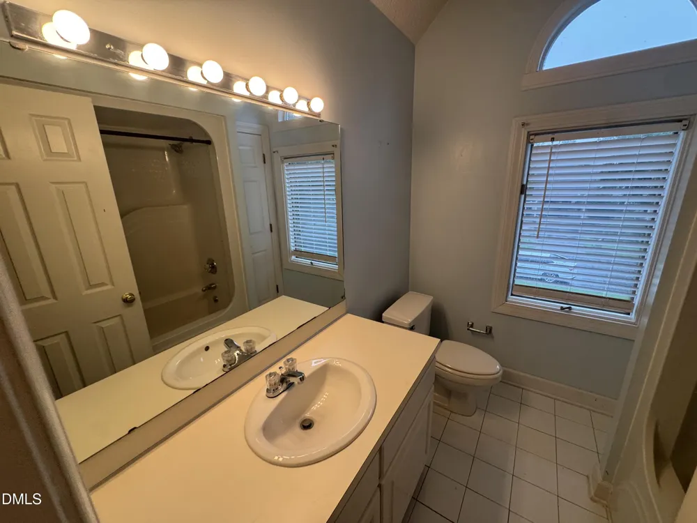 3220 Meeting Place Greenville, NC 27858
