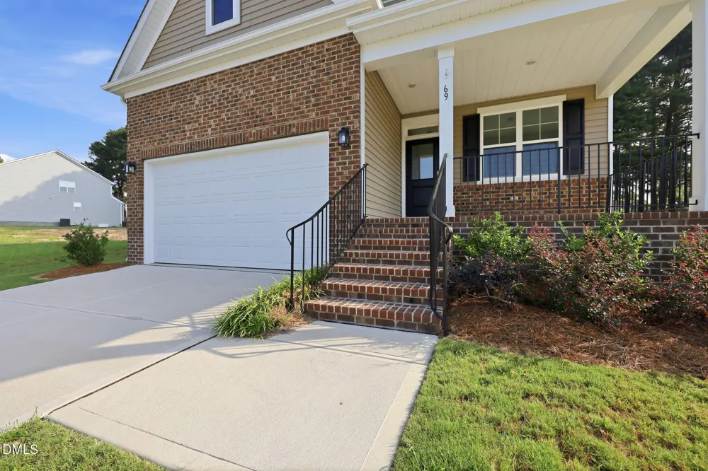 69 White Azalea Way Benson, NC 27504
