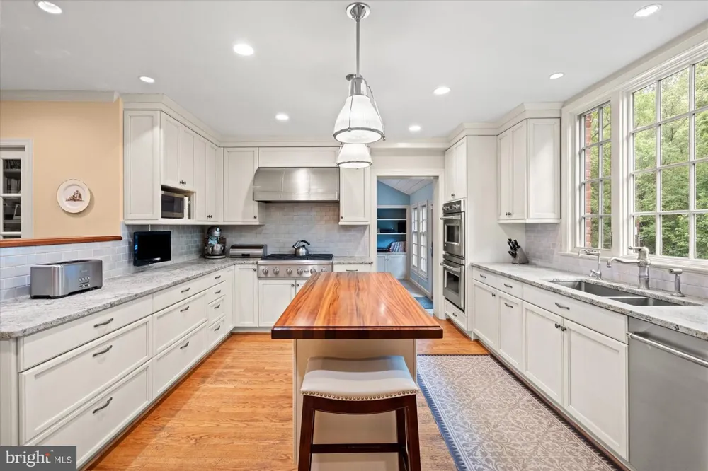 1033 SWINKS MILL ROAD Mclean, VA 22102