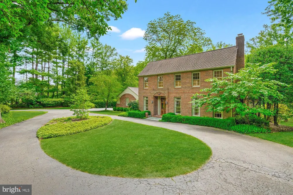 1033 SWINKS MILL ROAD Mclean, VA 22102