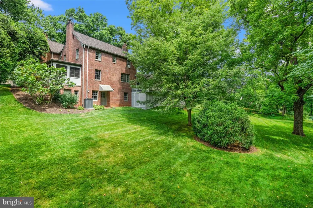 1033 SWINKS MILL ROAD Mclean, VA 22102