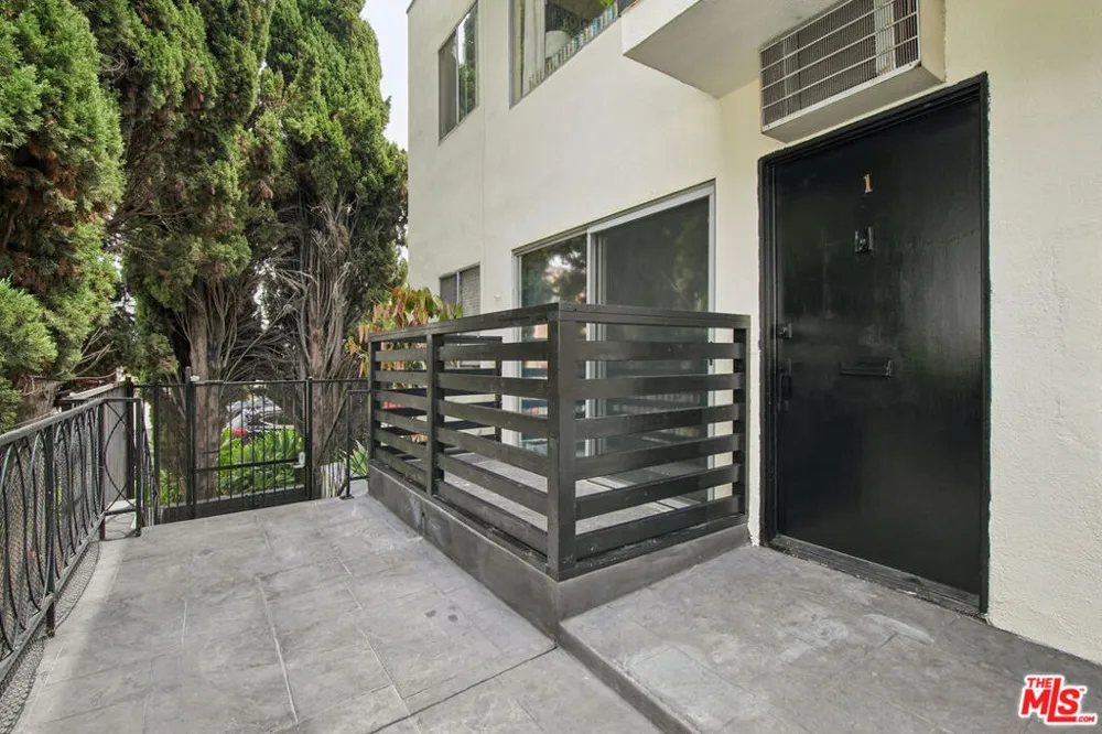 807 Alfred Street #1 Los Angeles, CA 90069