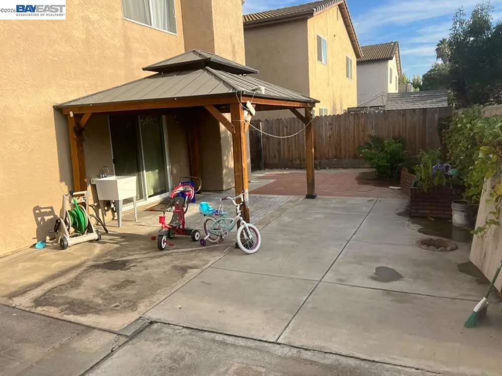 578 W 4Th St Tracy, CA 95376
