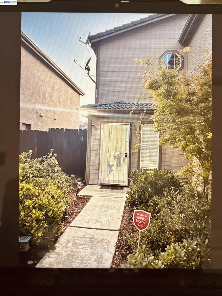 578 W 4Th St Tracy, CA 95376