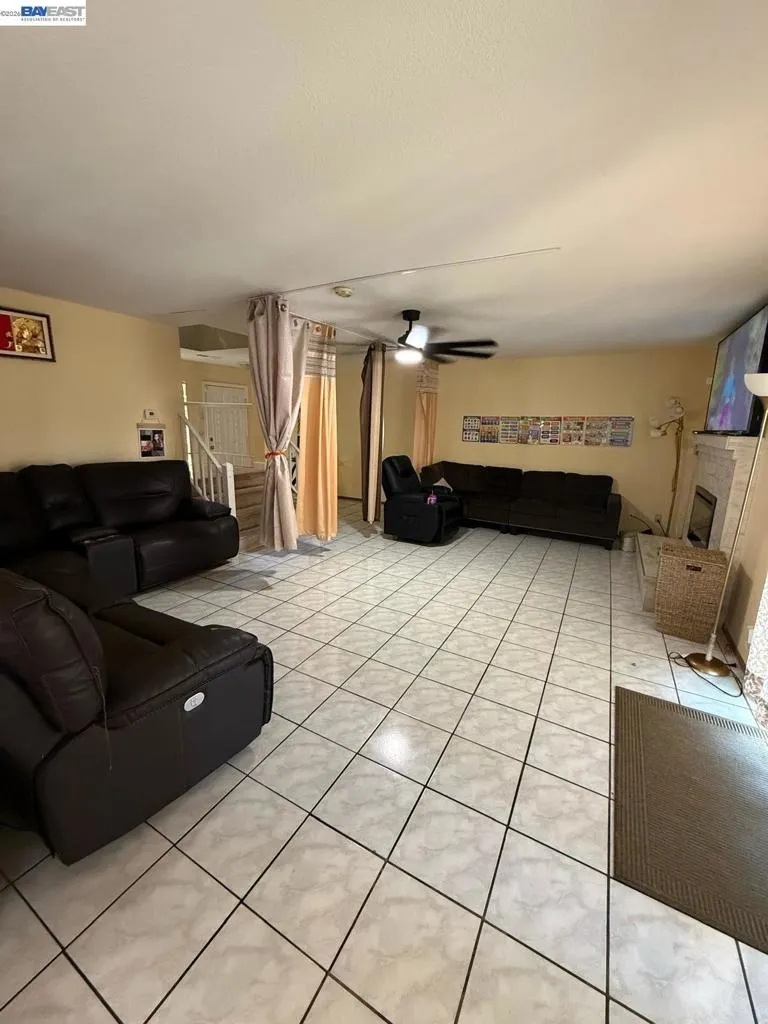 578 W 4Th St Tracy, CA 95376