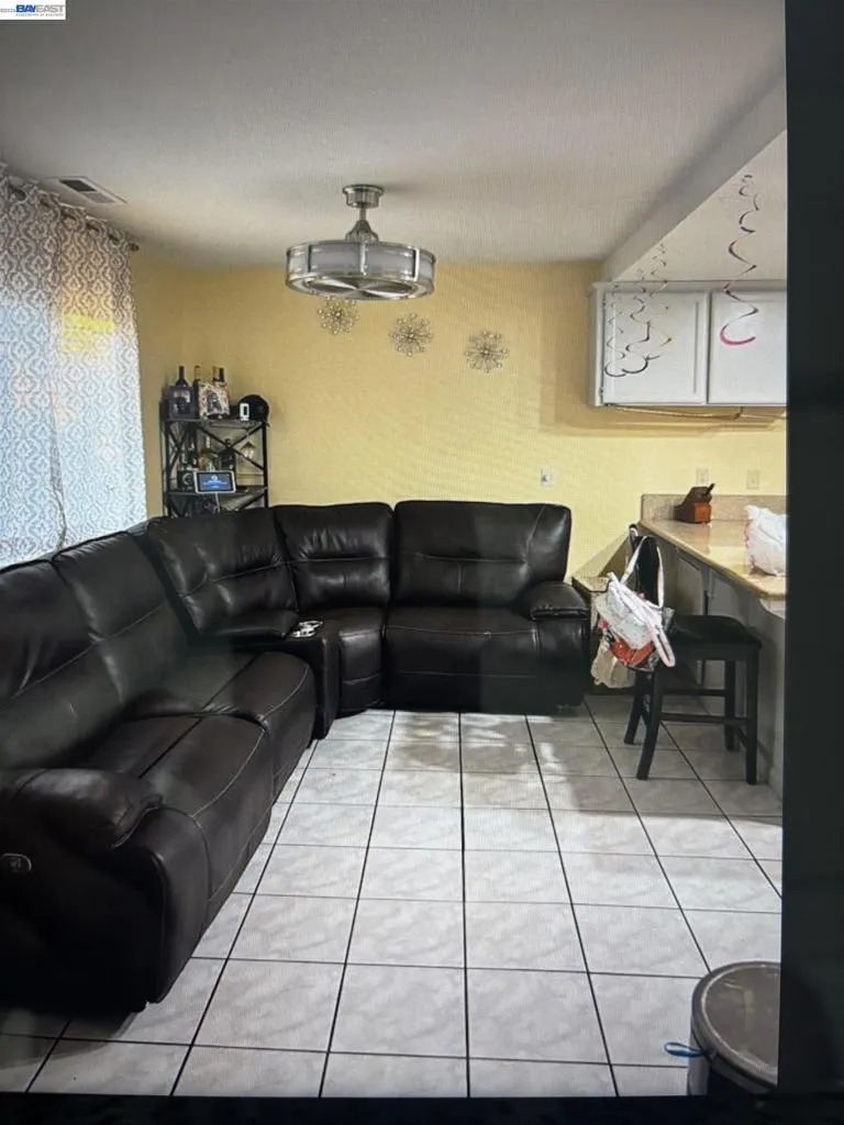 578 W 4Th St Tracy, CA 95376
