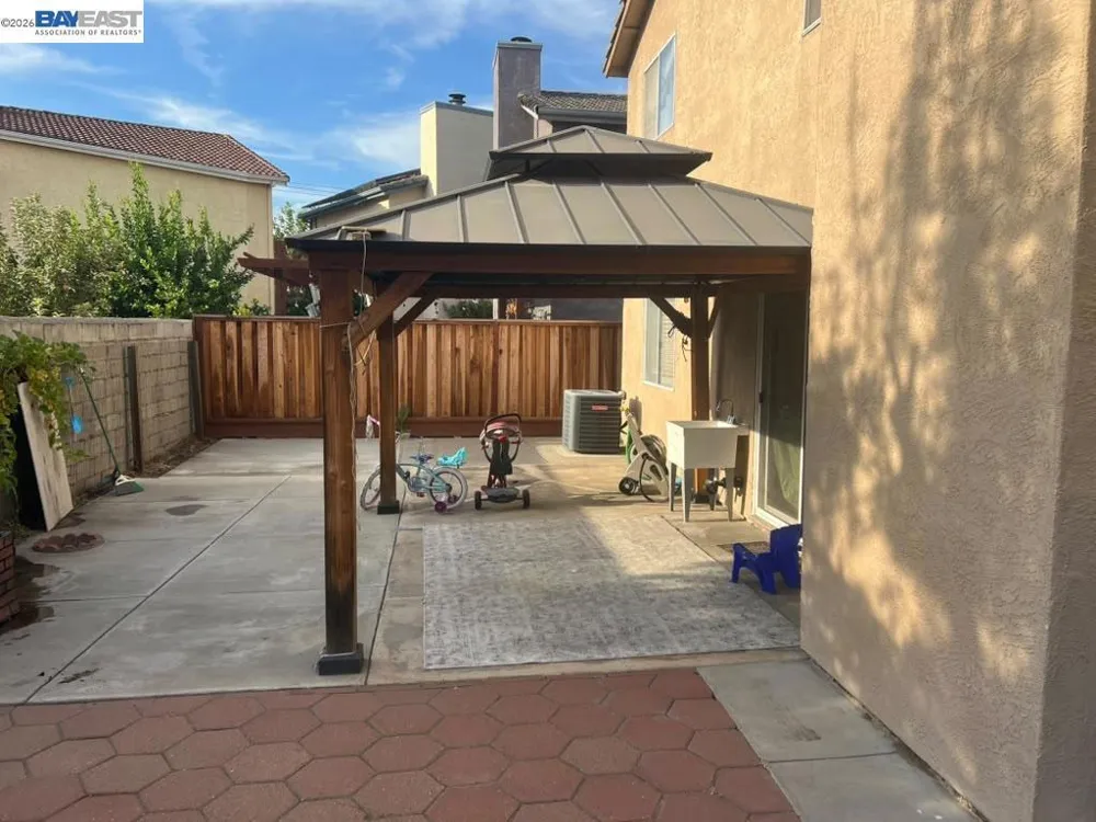 578 W 4Th St Tracy, CA 95376