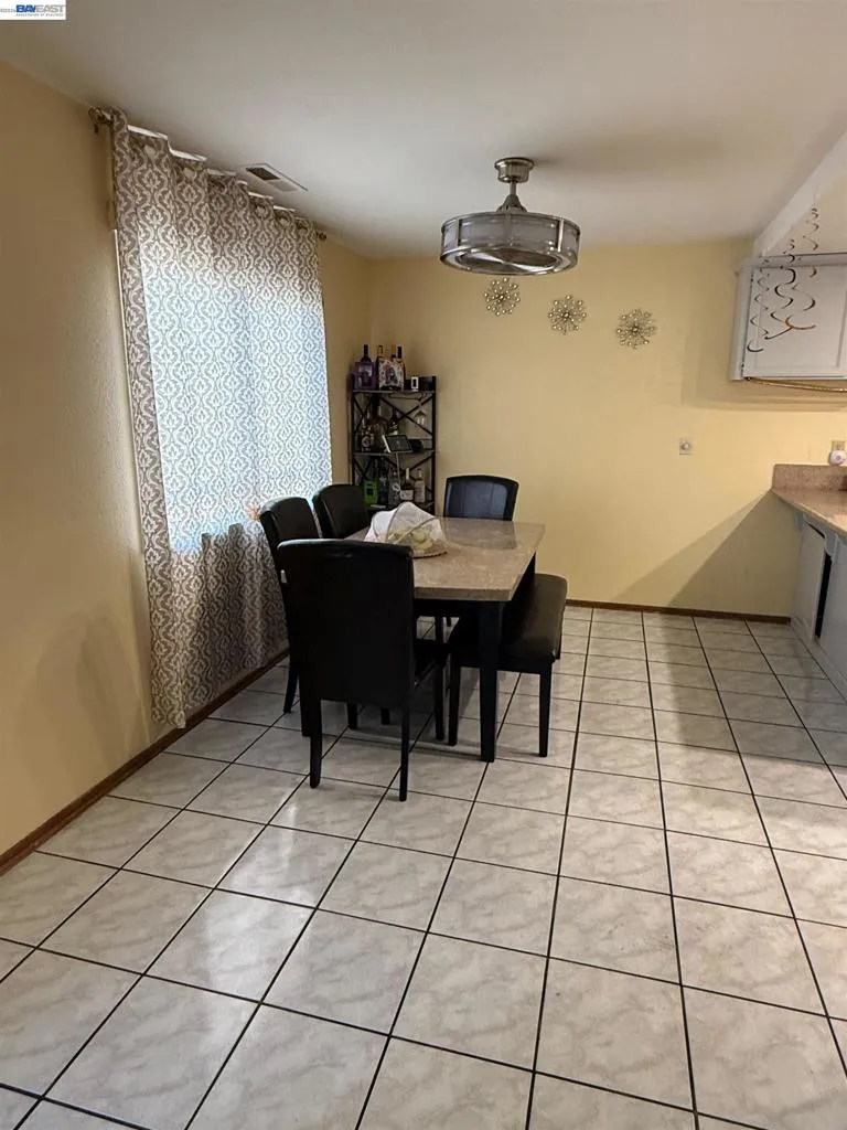 578 W 4Th St Tracy, CA 95376