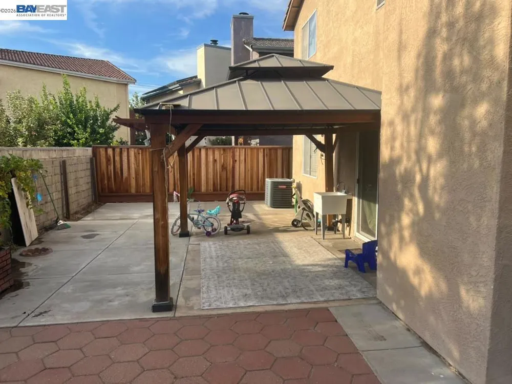 578 W 4Th St Tracy, CA 95376