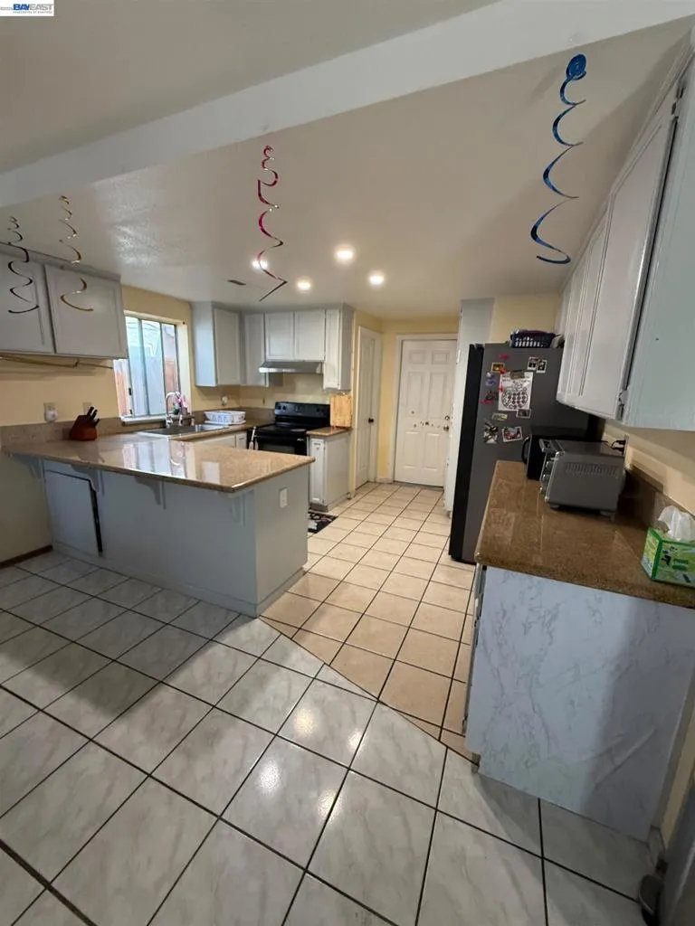 578 W 4Th St Tracy, CA 95376