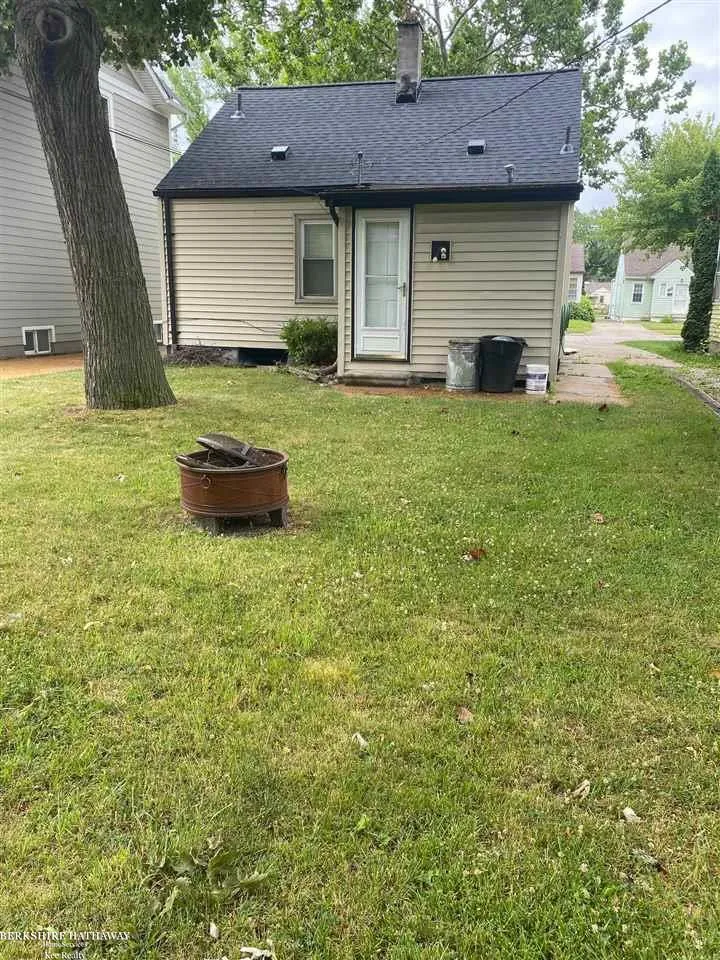 20859 Hampton Road Harper Woods City, MI 48255