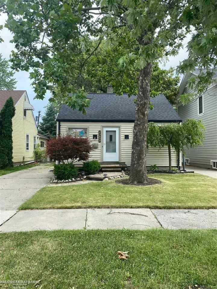 20859 Hampton Road Harper Woods City, MI 48255