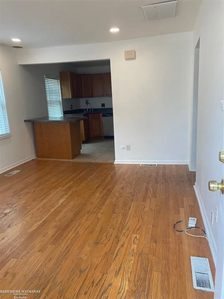 20859 Hampton Road Harper Woods City, MI 48255