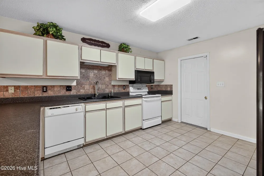 126 Charlton Road Hubert, NC 28539