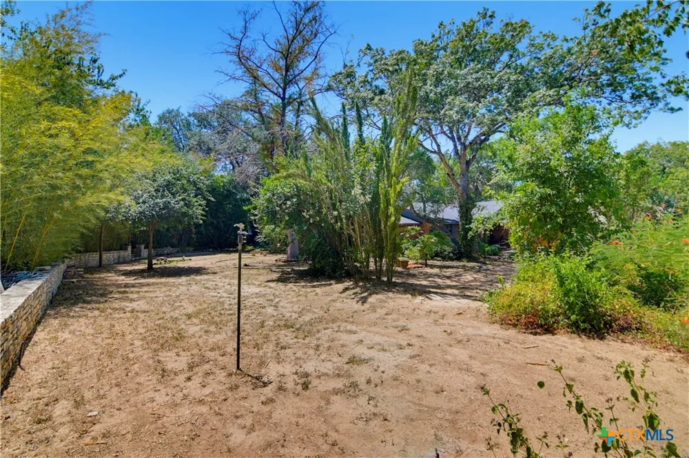 1223 Old Homestead Seguin, TX 78155