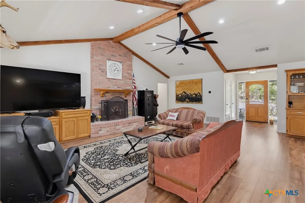 1223 Old Homestead Seguin, TX 78155
