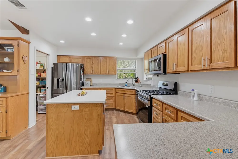 1223 Old Homestead Seguin, TX 78155