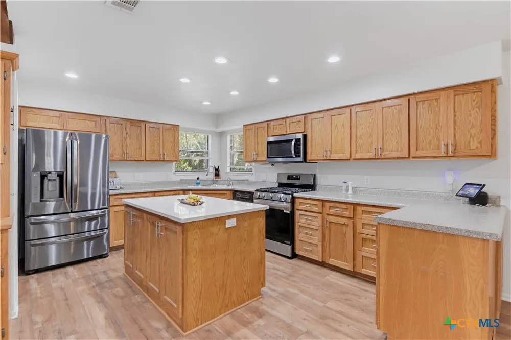 1223 Old Homestead Seguin, TX 78155