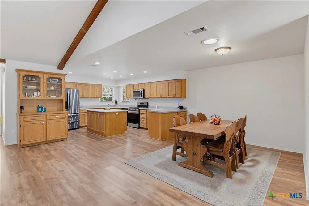 1223 Old Homestead Seguin, TX 78155