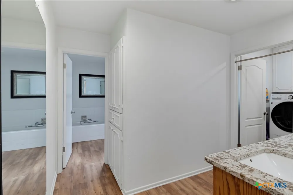 1223 Old Homestead Seguin, TX 78155