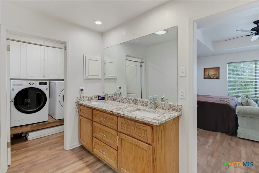 1223 Old Homestead Seguin, TX 78155