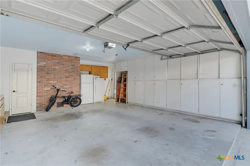 1223 Old Homestead Seguin, TX 78155