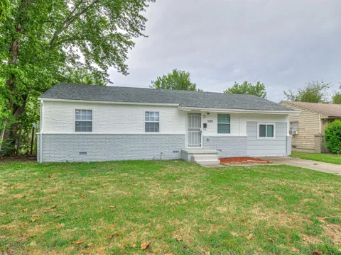 1520 E 51st Place