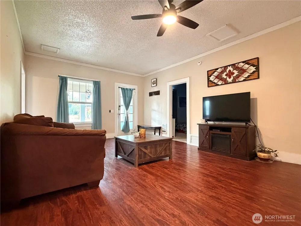 678 4th Avenue Okanogan, WA 98840