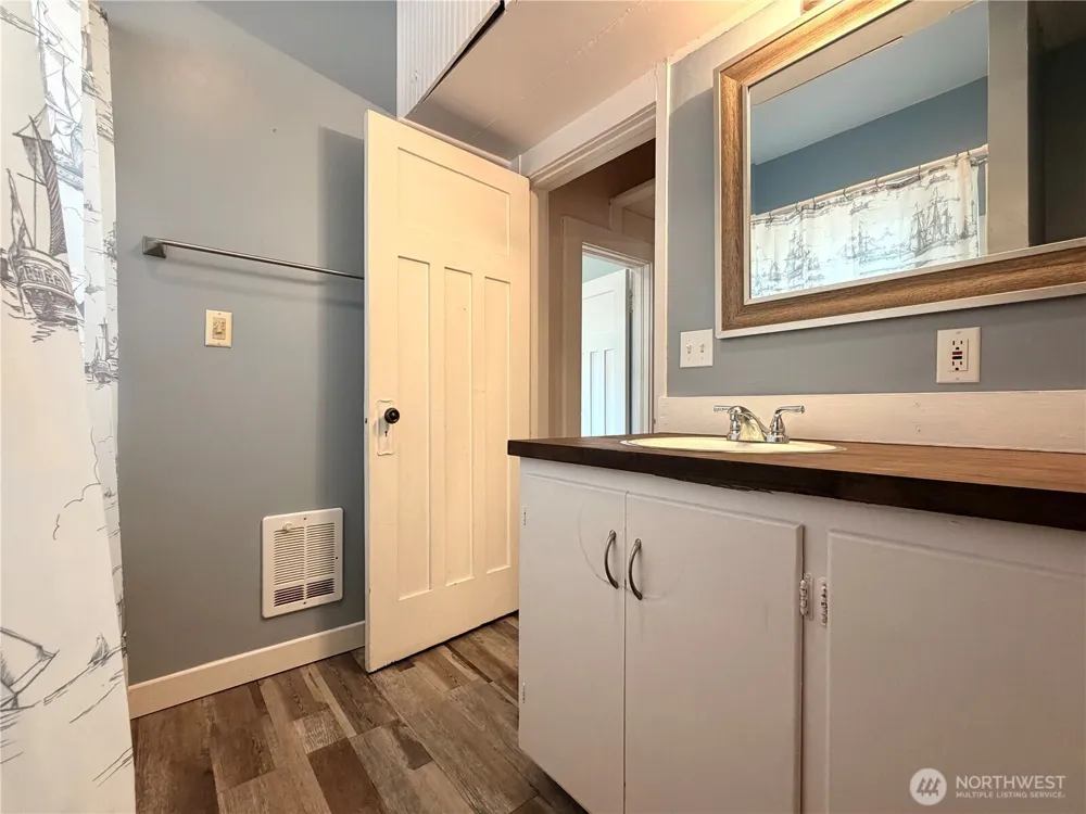 678 4th Avenue Okanogan, WA 98840