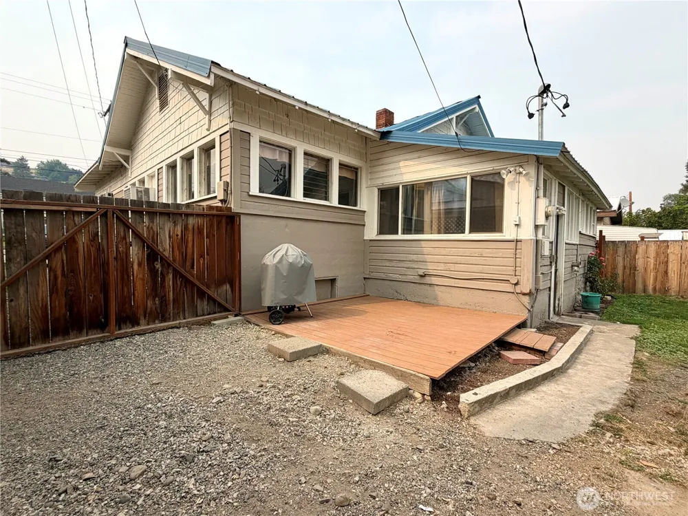 678 4th Avenue Okanogan, WA 98840