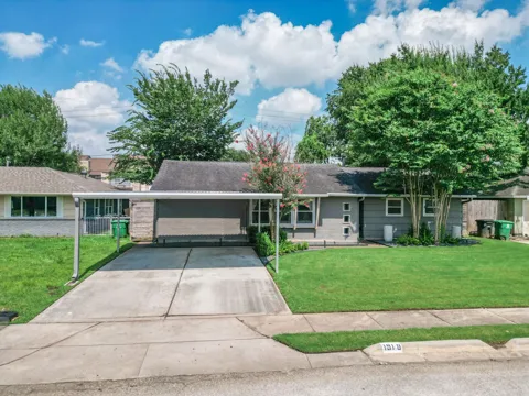1918 Huge Oaks Street