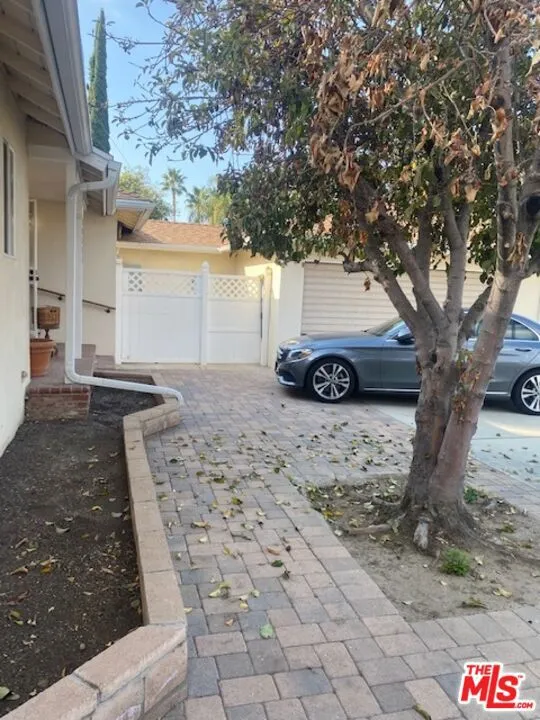 20412 Enadia Way Winnetka, CA 91306