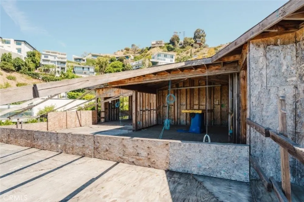 1688 Sunset Plaza Drive Los Angeles, CA 90069