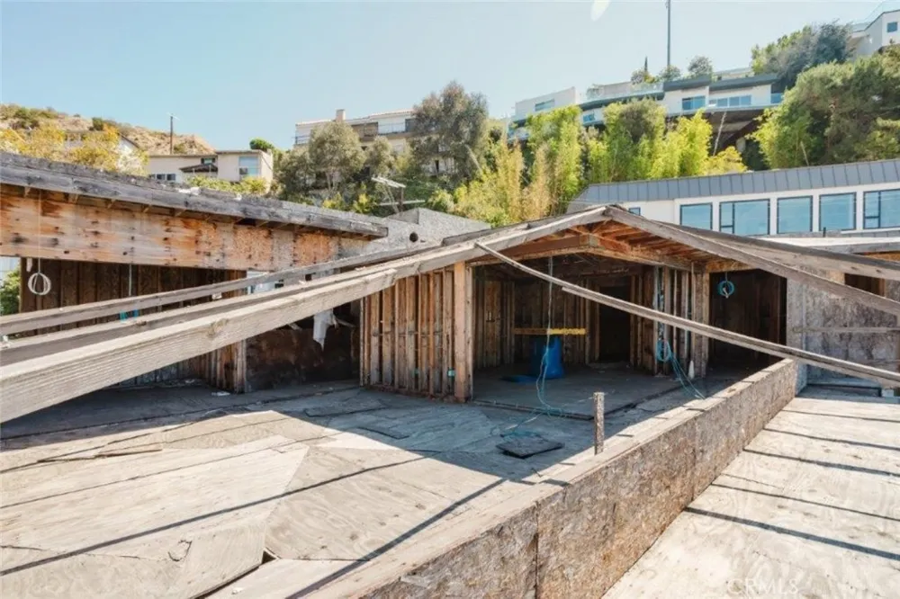 1688 Sunset Plaza Drive Los Angeles, CA 90069