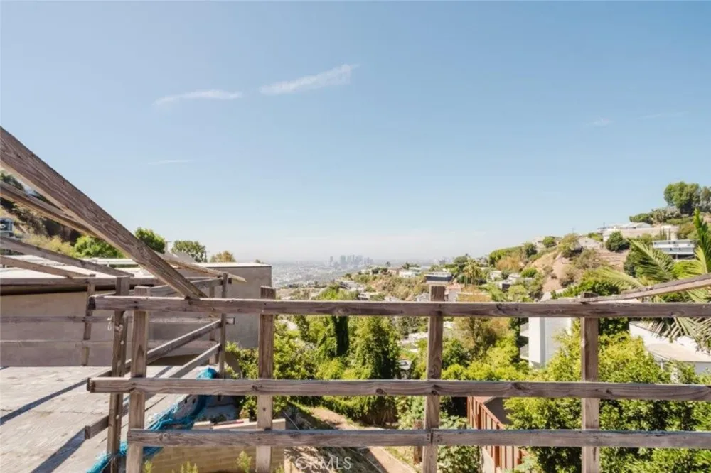 1688 Sunset Plaza Drive Los Angeles, CA 90069