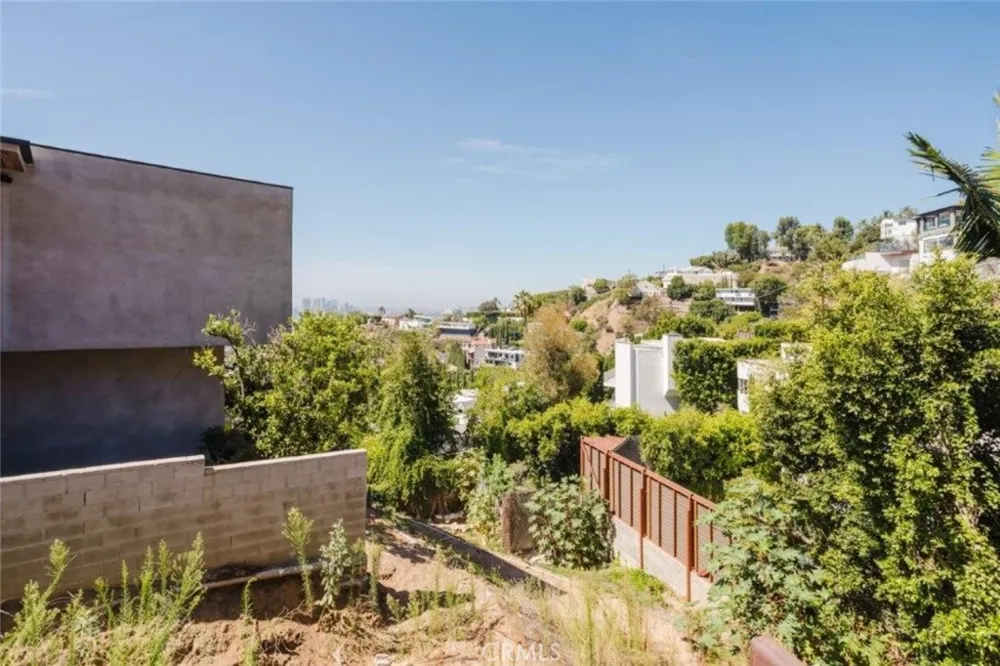 1688 Sunset Plaza Drive Los Angeles, CA 90069