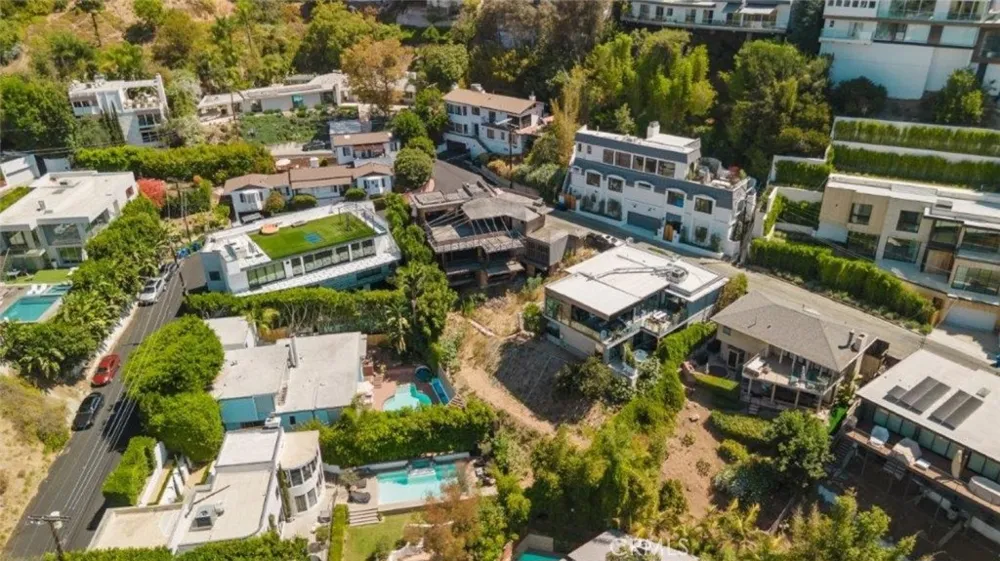 1688 Sunset Plaza Drive Los Angeles, CA 90069