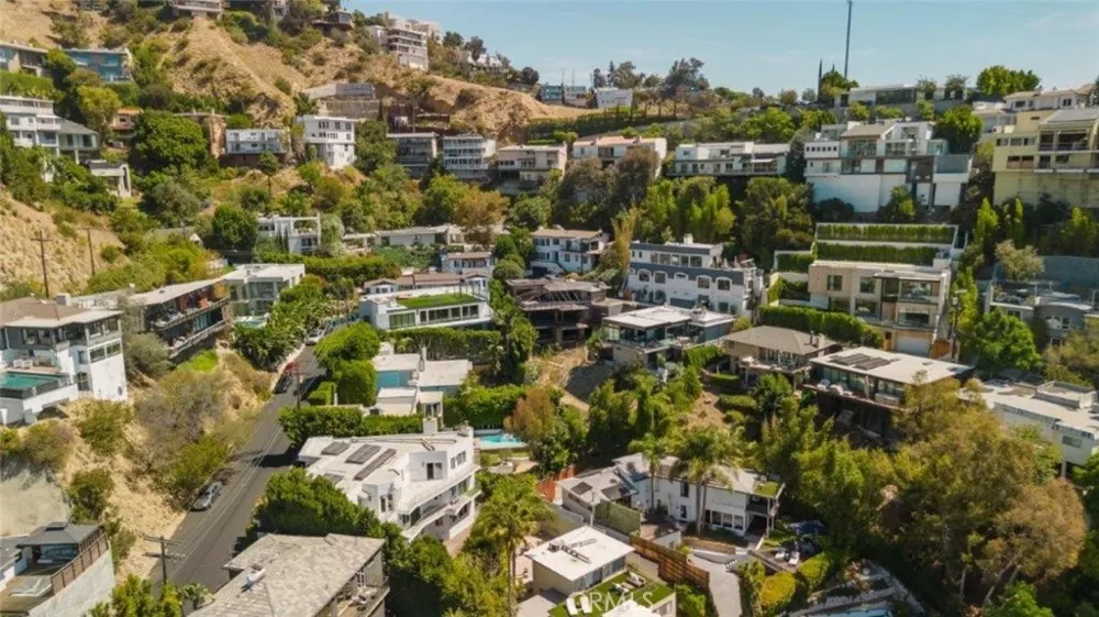 1688 Sunset Plaza Drive Los Angeles, CA 90069