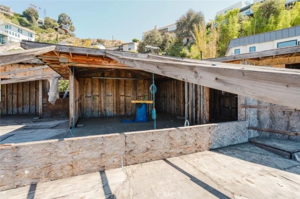 1688 Sunset Plaza Drive Los Angeles, CA 90069