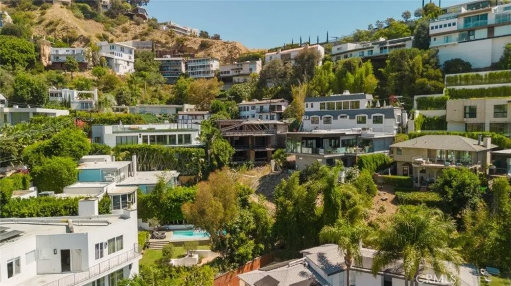 1688 Sunset Plaza Drive Los Angeles, CA 90069