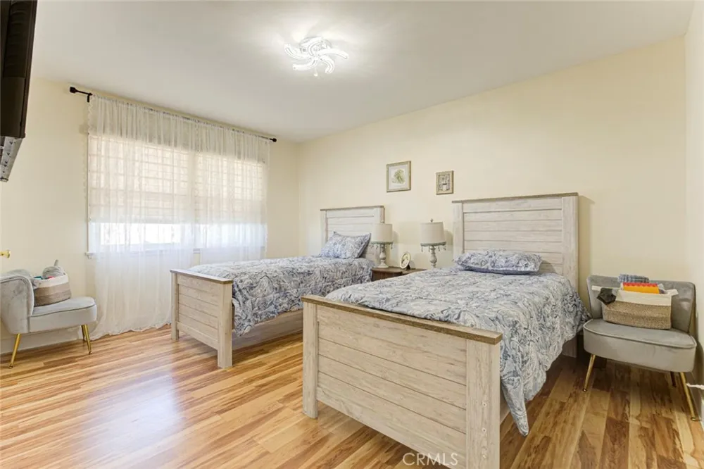 11377 Gaynor Ave Granada Hills, CA 91344