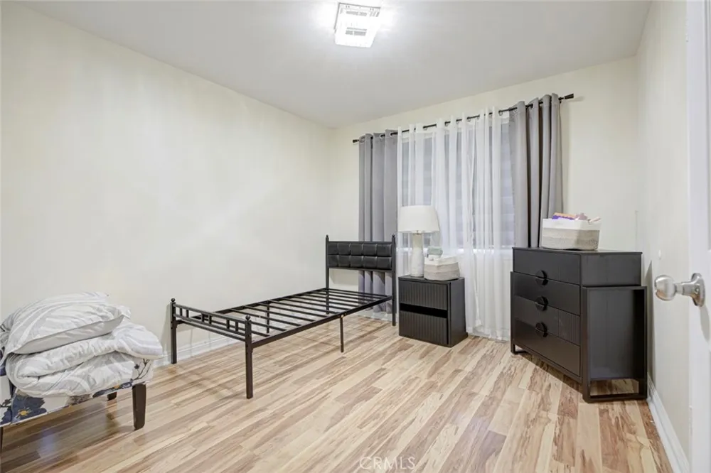 11377 Gaynor Ave Granada Hills, CA 91344