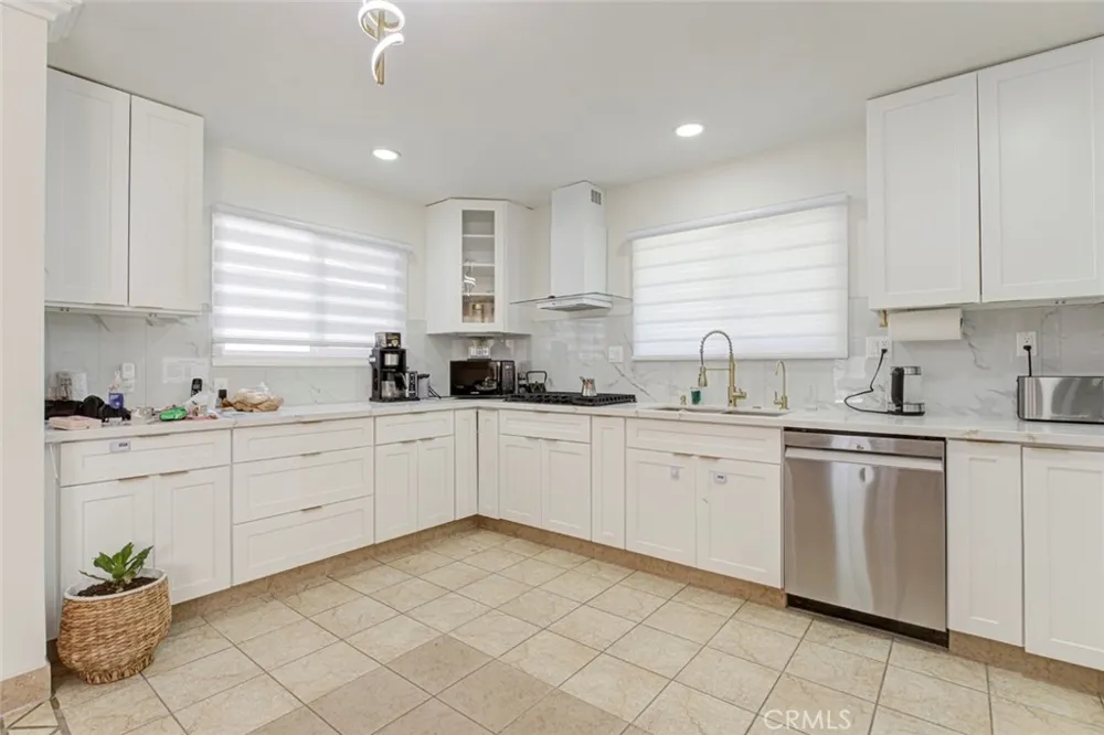 11377 Gaynor Ave Granada Hills, CA 91344