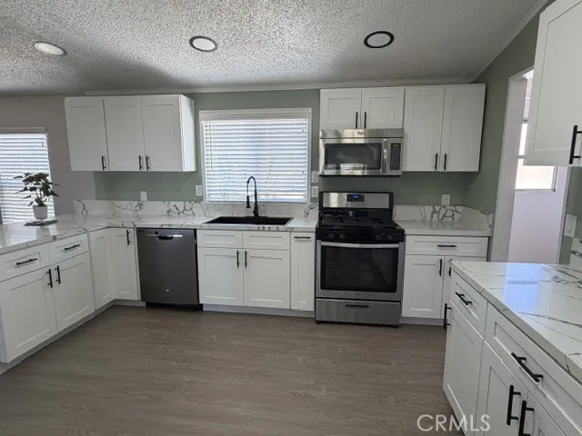278 Yucca Pinon Hills, CA 92372
